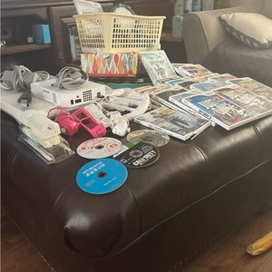 Wii gamebox with controllers and lots of games including:Wii fit,Skylanders&etc!